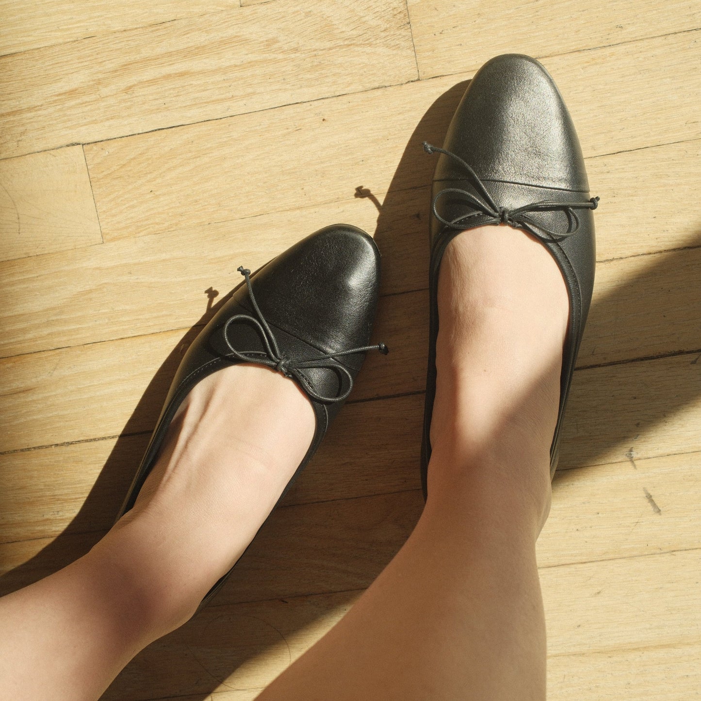 Como - Black Leather / Mist