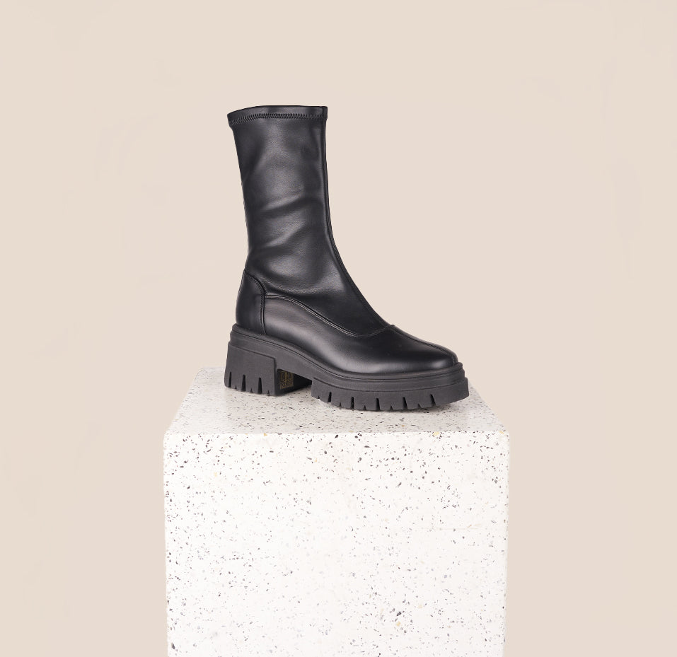 Orvieto - Black Leather
