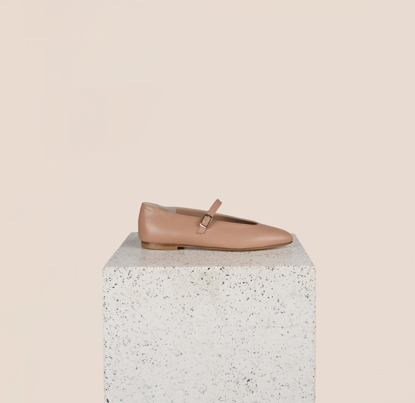 Bari - Nude